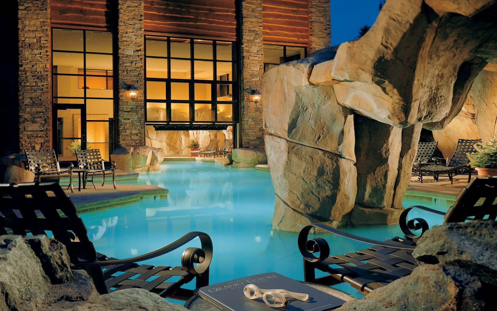 snake-river-lodge-outdoor-pool_1